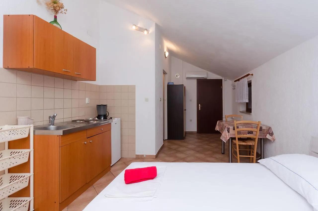 Apartments Sanja Sibinj Krmpotski